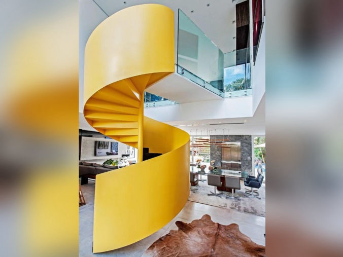 ESCADA METÁLICA ALTO PADRÃO